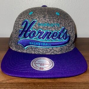 Charlotte Hornets Snap-back 🧢